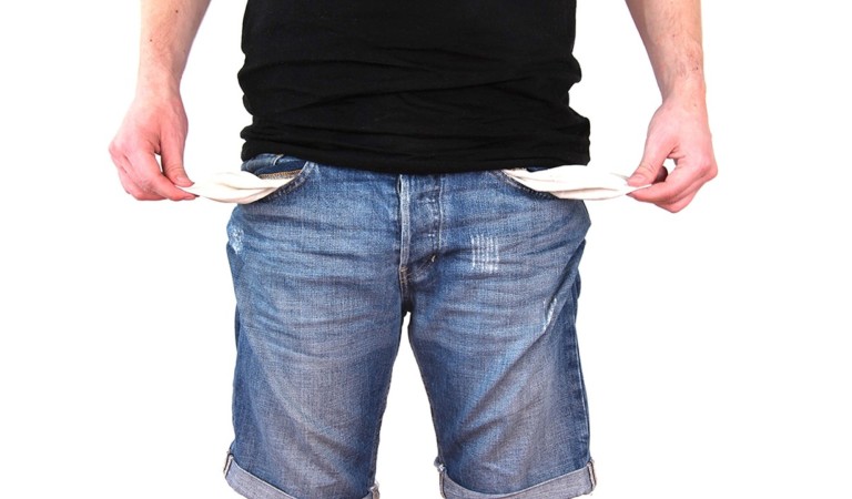 La crisi non dà tregua: 28mila famiglie indebitate fino al collo. Il rischio è l’usura La crisi non dà tregua: 28mila famiglie indebitate fino al collo. Il rischio è l’usura