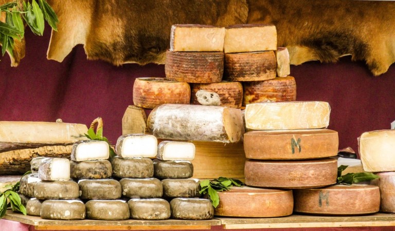 Ti piace il formaggio d’alpeggio? È uscita la Guida ai Caseifici d’Alpeggio in provincia di Torino. Scaricala gratis Ti piace il formaggio d’alpeggio? È uscita la Guida ai Caseifici d’Alpeggio in provincia di Torino. Scaricala gratis