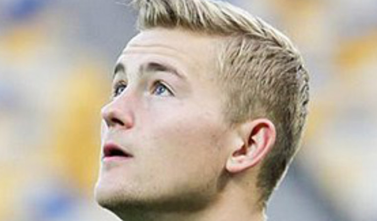 Matthijs De Ligt sbarca a Torino! Colpaccio della Juventus Matthijs De Ligt sbarca a Torino! Colpaccio della Juventus