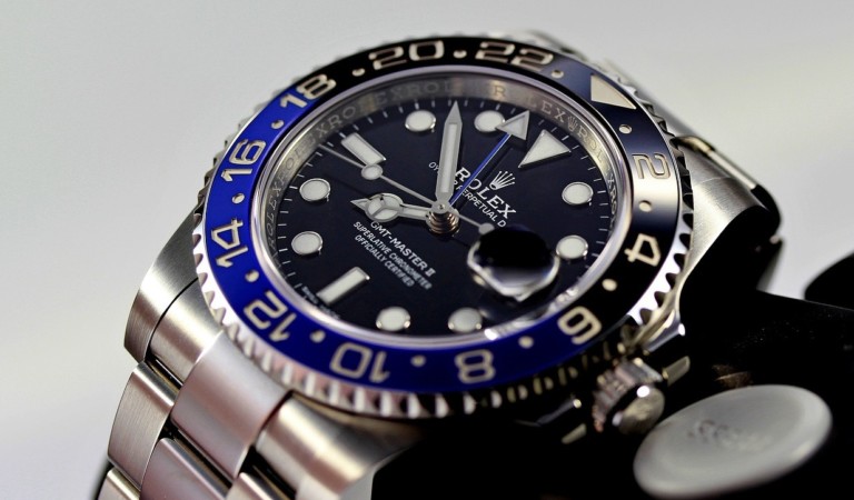 In coda per l’imbarco all’aeroporto di Caselle: ruba Rolex e bracciali In coda per l’imbarco all’aeroporto di Caselle: ruba Rolex e bracciali
