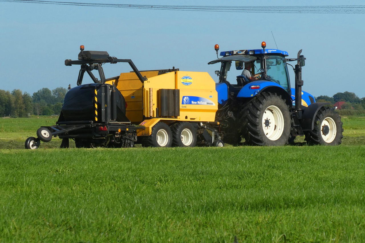 Agricoltore muore sotto un macchinario