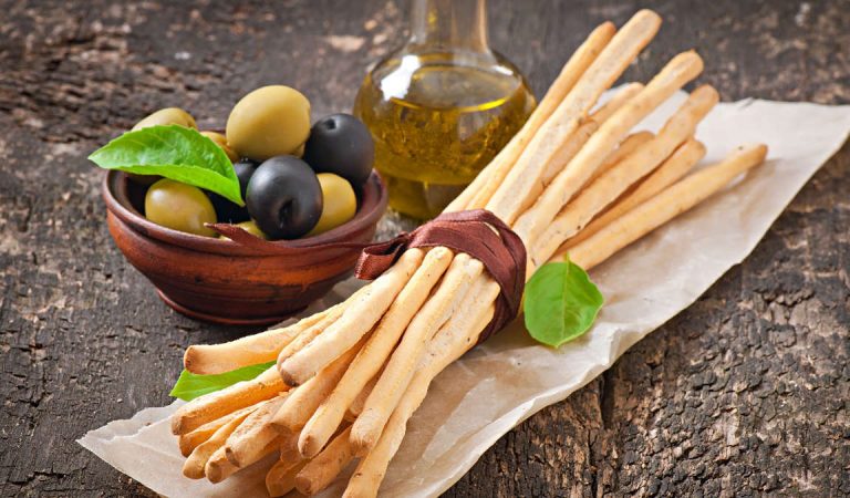 La curiosa storia del grissino: sapevate perché e quando è nato? La curiosa storia del grissino: sapevate perché e quando è nato?