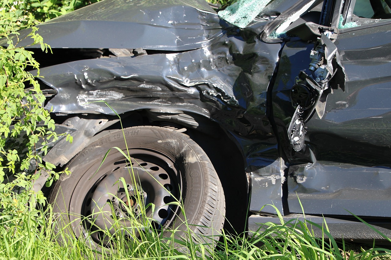 Auto contro tir, morta donna nel Cuneese