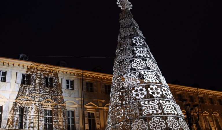 Appuntamento martedì 8 dicembre in piazza Carlo Felice: il Natale di Torino si accende Appuntamento martedì 8 dicembre in piazza Carlo Felice: il Natale di Torino si accende