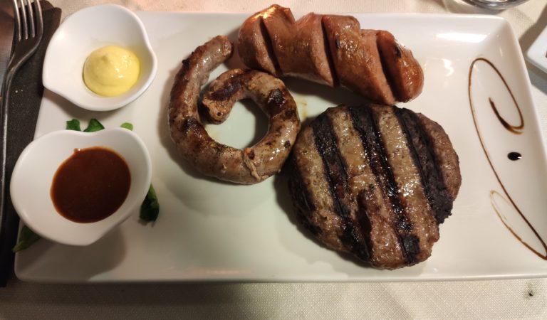 Cena al «Rosso di sera» di Beinasco: per i veri amanti della carne Cena al «Rosso di sera» di Beinasco: per i veri amanti della carne