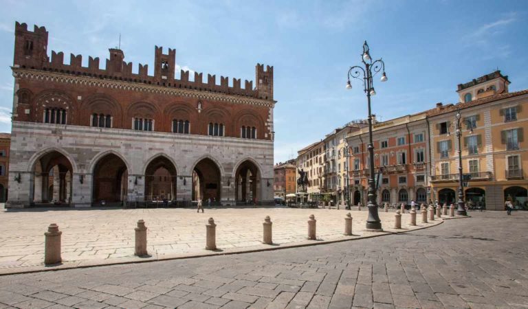 Viaggiare da casa: il tour virtuale tra le meraviglie delle province di Parma, Piacenza e Reggio Emilia Viaggiare da casa: il tour virtuale tra le meraviglie delle province di Parma, Piacenza e Reggio Emilia