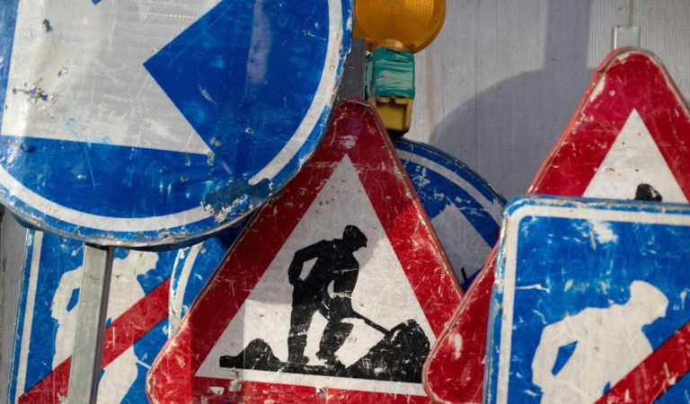 In Piazza Derna un cantiere manda in tilt il traffico, ogni giorno In Piazza Derna un cantiere manda in tilt il traffico, ogni giorno