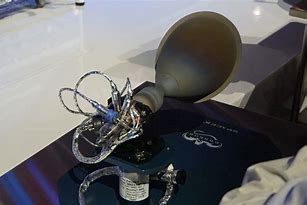 La capsula spaziale Crew Dragon lanciata ieri e arrivata oggi alla Stazione Spaziale Internazionale ha dei componenti costruiti dalla società Tyvak International di Torino. La capsula spaziale Crew Dragon lanciata ieri e arrivata oggi alla Stazione Spaziale Internazionale ha dei componenti costruiti dalla società Tyvak International di Torino.
