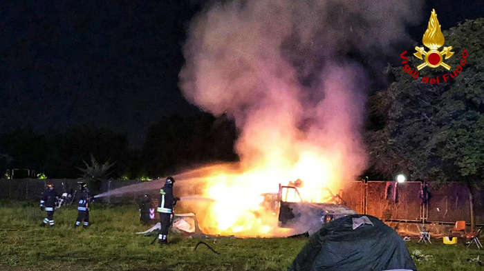 Incendio camper piazza d'Armi