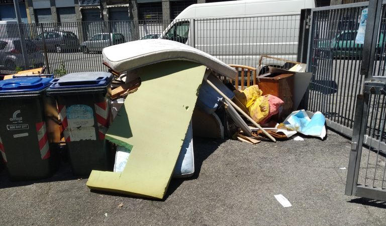 Torino, Via Bologna è nel caos più totale Torino, Via Bologna è nel caos più totale