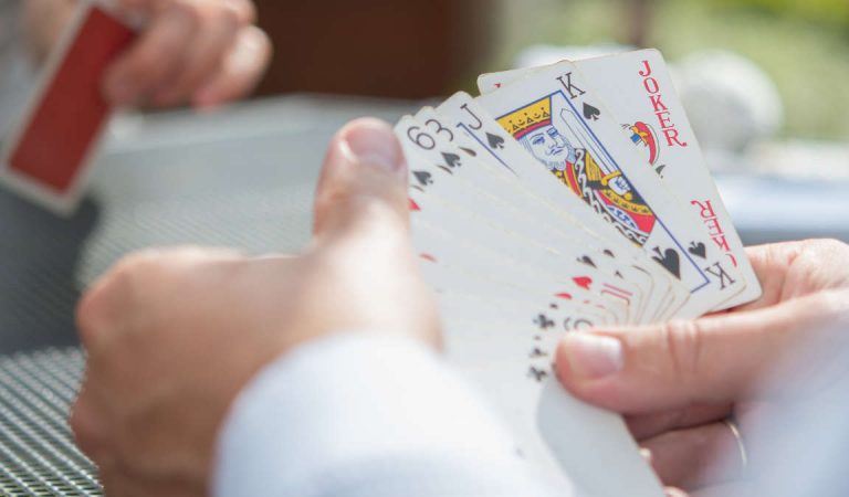 In Piemonte si torna a poter leggere i quotidiani e giocare a carte nei bar e circoli ricreativi In Piemonte si torna a poter leggere i quotidiani e giocare a carte nei bar e circoli ricreativi
