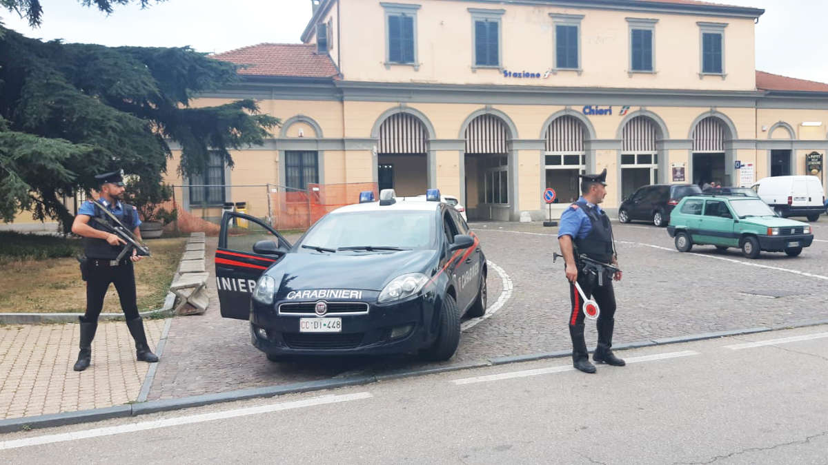 Carabinieri a Chieri