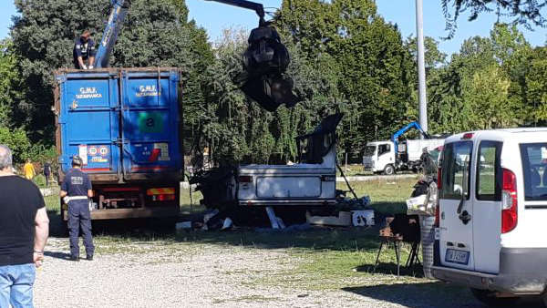 Blitz della Municipale in piazza d'Armi