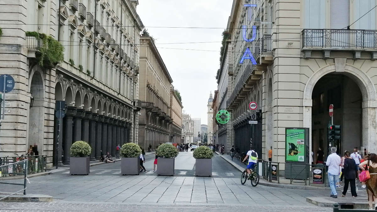 Accoltellato alla schiena in pieno centro a Torino