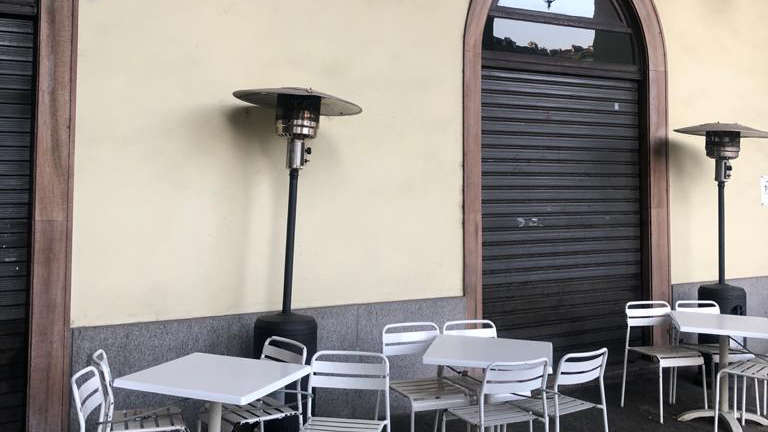 Bar e ristoranti chiudono alle 18 a Torino