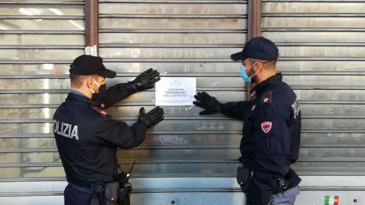 Blitz della Polizia in esercizi commerciali a Torino