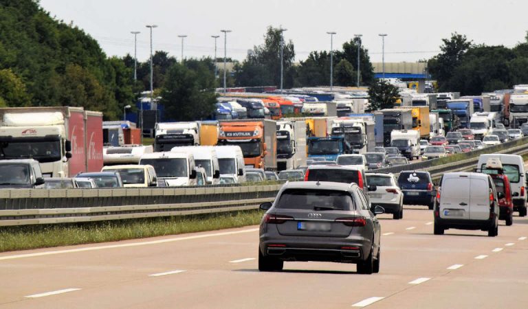 Paura dei contagi: i piemontesi cambiano abitudini Paura dei contagi: i piemontesi cambiano abitudini