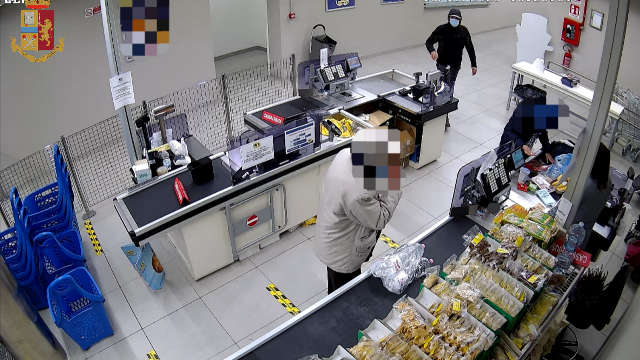 Arrestato rapinatore seriale dei supermercati a Torino