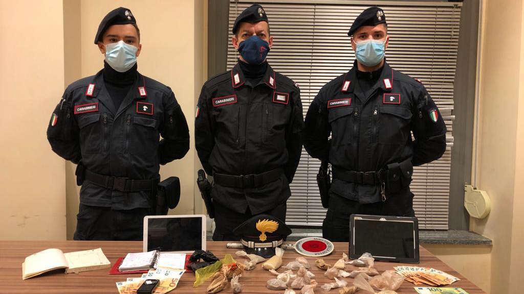 Blitz carabinieri ex stazione Fossata a Torino
