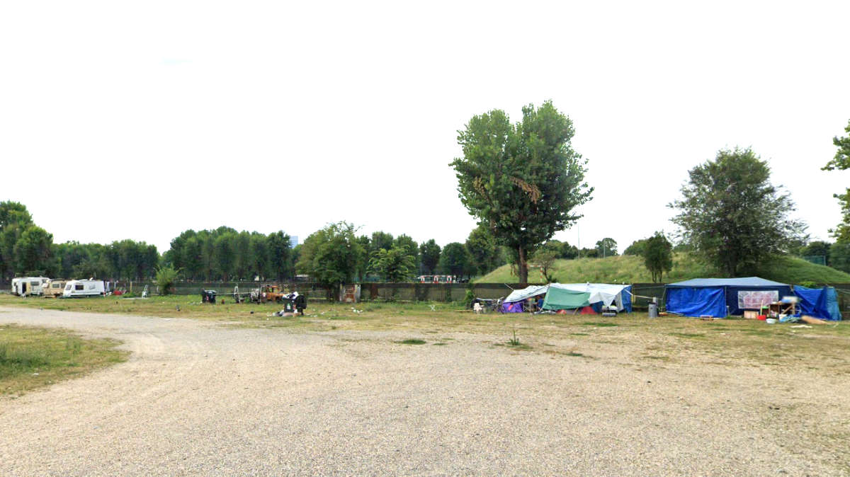 Piazza d'Armi a Torino accampamento per disperati