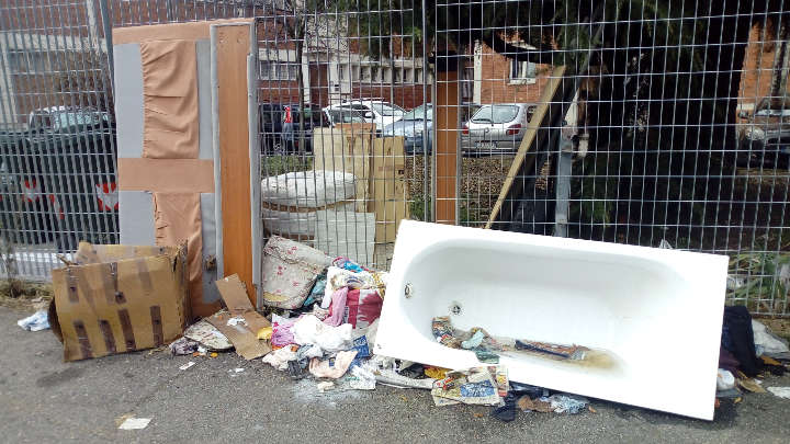 Discarica abusiva in via Pirano a Torino