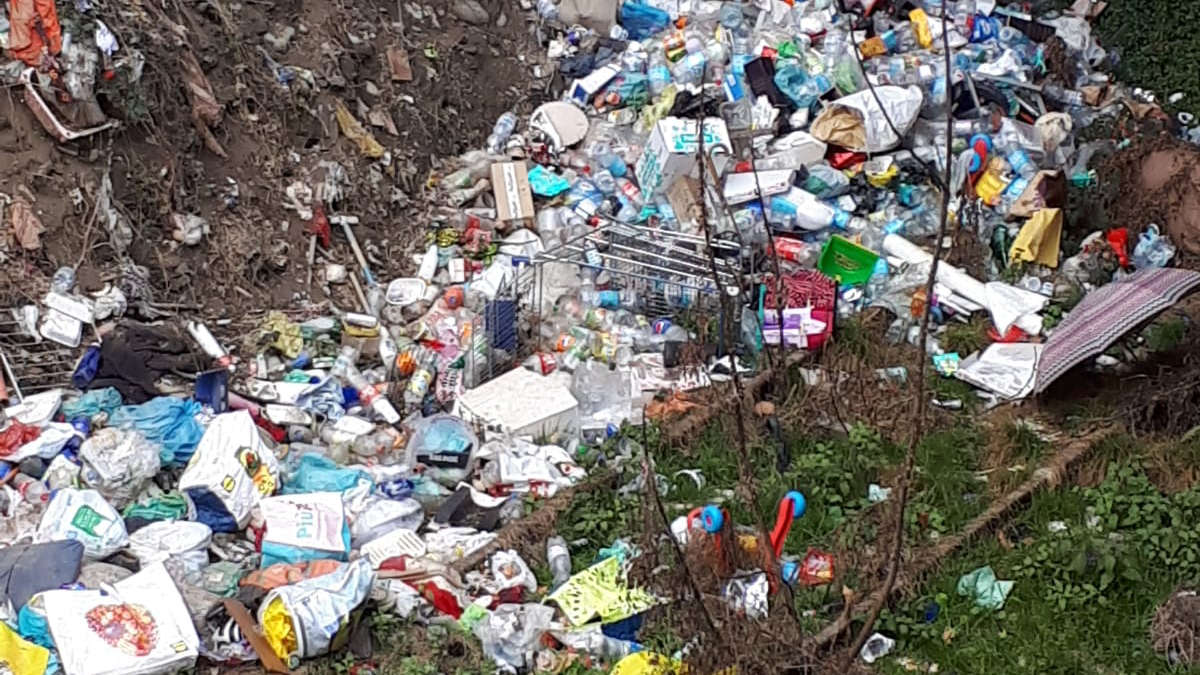 Discarica a cielo aperto a Torino