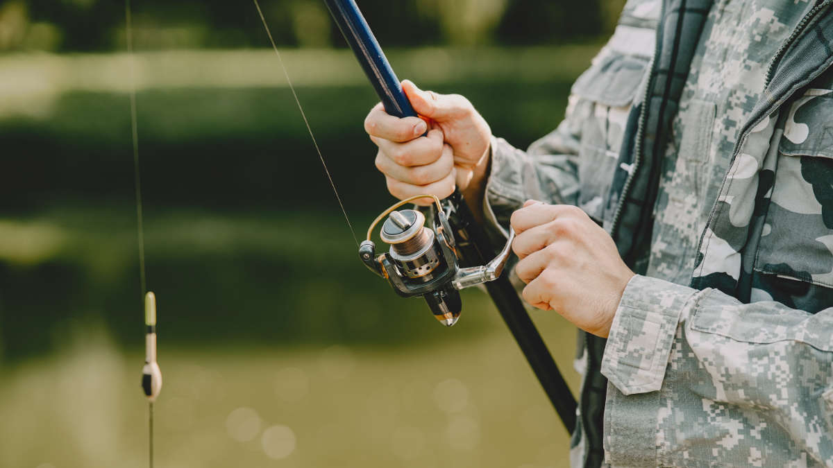 Muore mentre pesca al lago