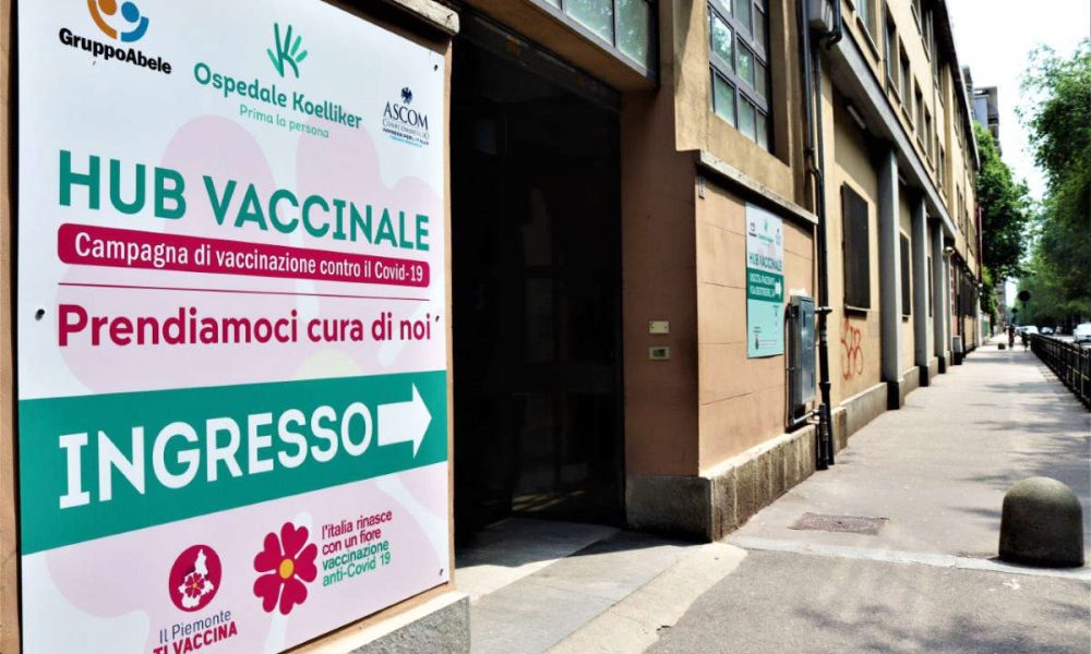 Hub vaccinale in corso Trapani a Torino
