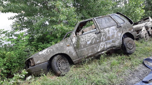 Auto nei laghetti di Falchera