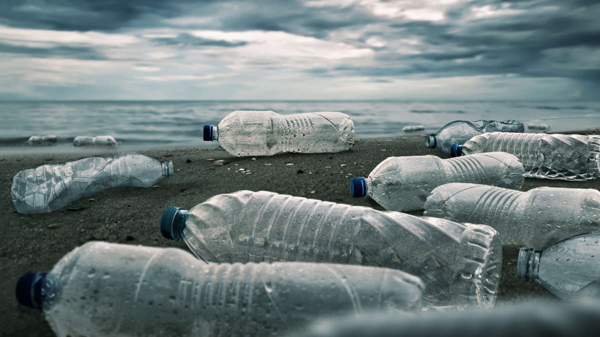 Plastica su una spiaggia