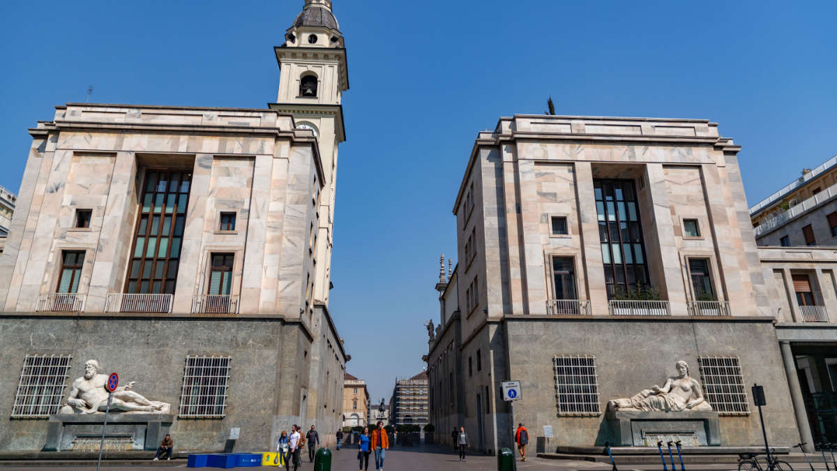 Piazza CLN dove è stato girato il film Profondo Rosso